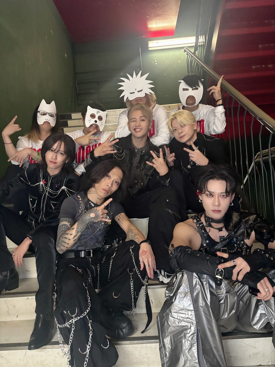 MADKID_official's tweet photo. MADKID LIVE TOUR 2026
-UNBROKEN CHAIN-
名古屋公演 DAY&amp;NIGHT

ご来場いただいた皆様ありがとうございました🎸新しい試みもありましたが楽しんでいただけたでしょうか？
12日は大阪でお待ちしております⛓️

🔗来場者アンケートはこちら
https://t.co/sw5rR9TLMl

#MADKID #UNBROKEN_CHAIN https://t.co/IRuE4TAGZn