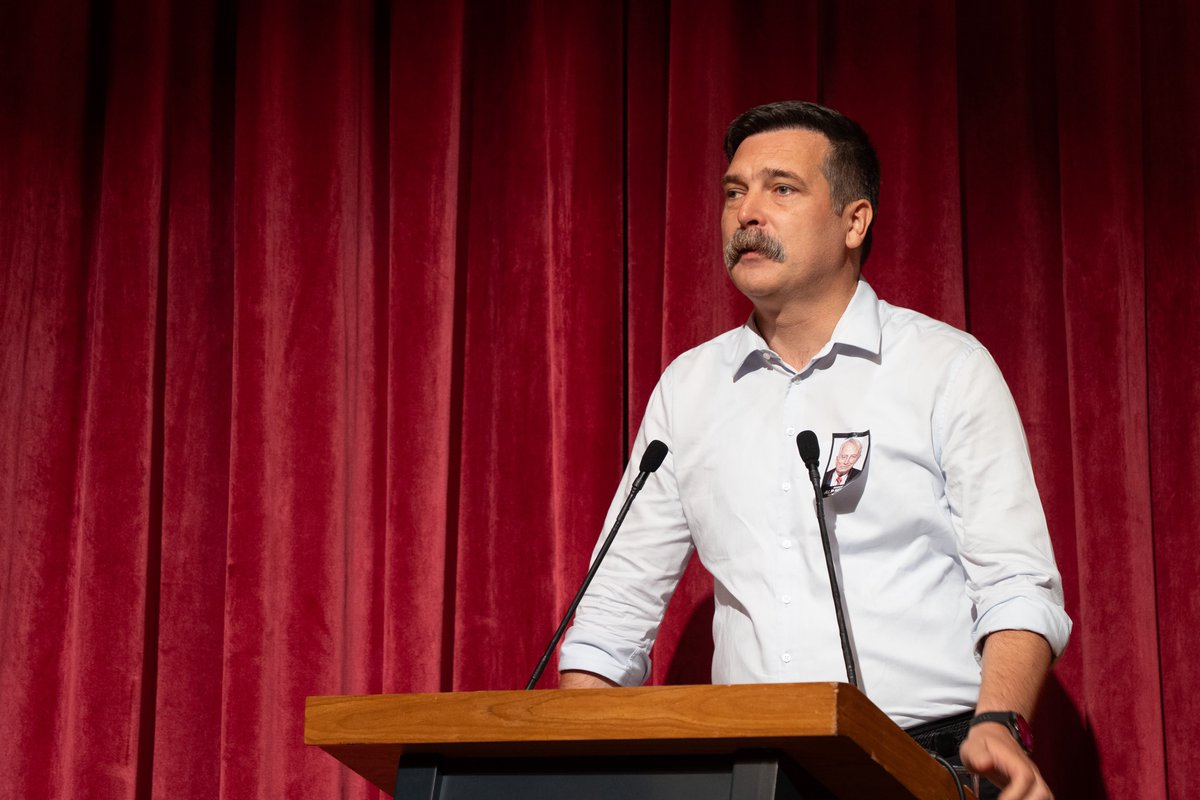 tipgenelmerkez's tweet photo. Genel Başkanımız Erkan Baş; PM üyelerimiz, İstanbul İl Başkanımız Furkan Seyhan ve partili avukatlarımızla birlikte geçtiğimiz günlerde yaşamını yitiren sosyalist hukukçu Alp Selek'in uğurlama törenine katıldı.

Özgürlük ve sosyalizm mücadelesine ömrü boyunca sunduğu katkıları unutmayacağımız, işçilerin ve devrimcilerin avukatı Alp Selek'i saygıyla anıyoruz.
