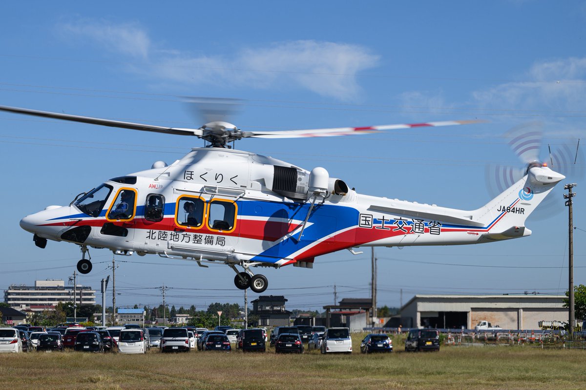 chofu_fs139's tweet photo. 2026.10.10  富山県内
国土交通省北陸地方整備局　AW139
JA84HR  ほくりく

富山県総合防災訓練に参加した北陸地整のほくりく。
これ目当てで行ったので空港と場外で撮れて非常に満足でした！ https://t.co/UORbqaenxF