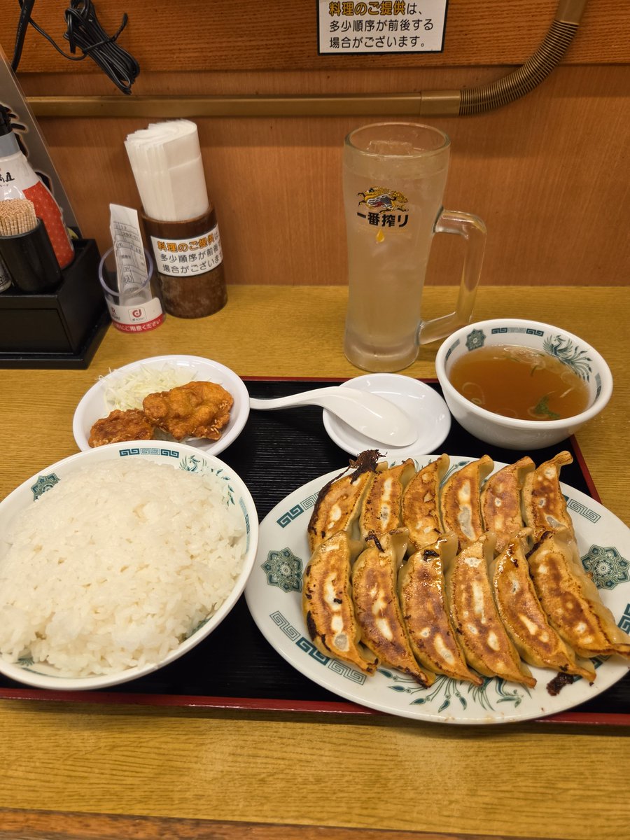 nexttoyum's tweet photo. 晩ごはん。

#レモンサワー
#w餃子定食
#日高屋 https://t.co/XinIwZ6zok