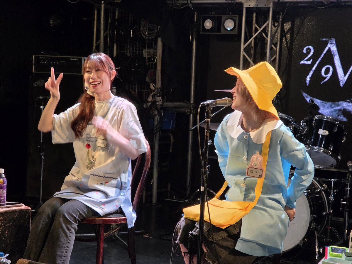 ta_ka_0320's tweet photo. 今日はこちらでした、その②の②
#ツーナイン ライブ後のアフターパーティ
Ba. サポートの #Laana さんとお二人で、出会った経緯とかこれまでの活動などのお話聞けたりビンゴゲームあったりの楽しい時間😊
ビンゴの景品でNachiさんお手製の梅干しをGet! 塩のみで漬けてるめっちゃ好きな味でした!😋(しかもNachiさんに食べさせて貰って得した気分😇)
楽しかった!
ありがとうございました〜🙌