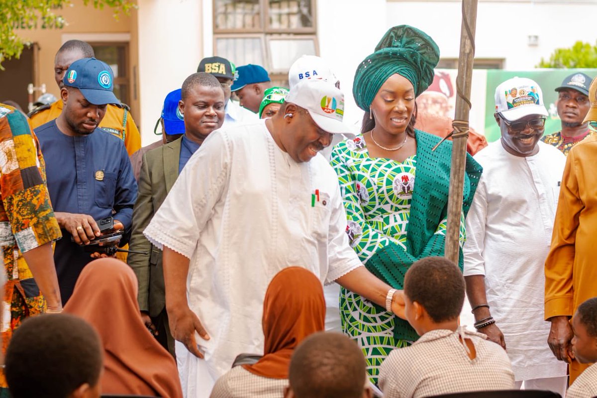 RoseJohn5l5m's tweet photo. Yesterday, the Oyo APC gubernatorial candidate, Sen. Sharafadeen Abiodun ALLI, PhD,  attended the grand finale of a youth vocational training programme that equipped 200 young people with practical skills and start-up tools. The programme was facilitated by the Federal Government https://t.co/ZNLYflzgdU