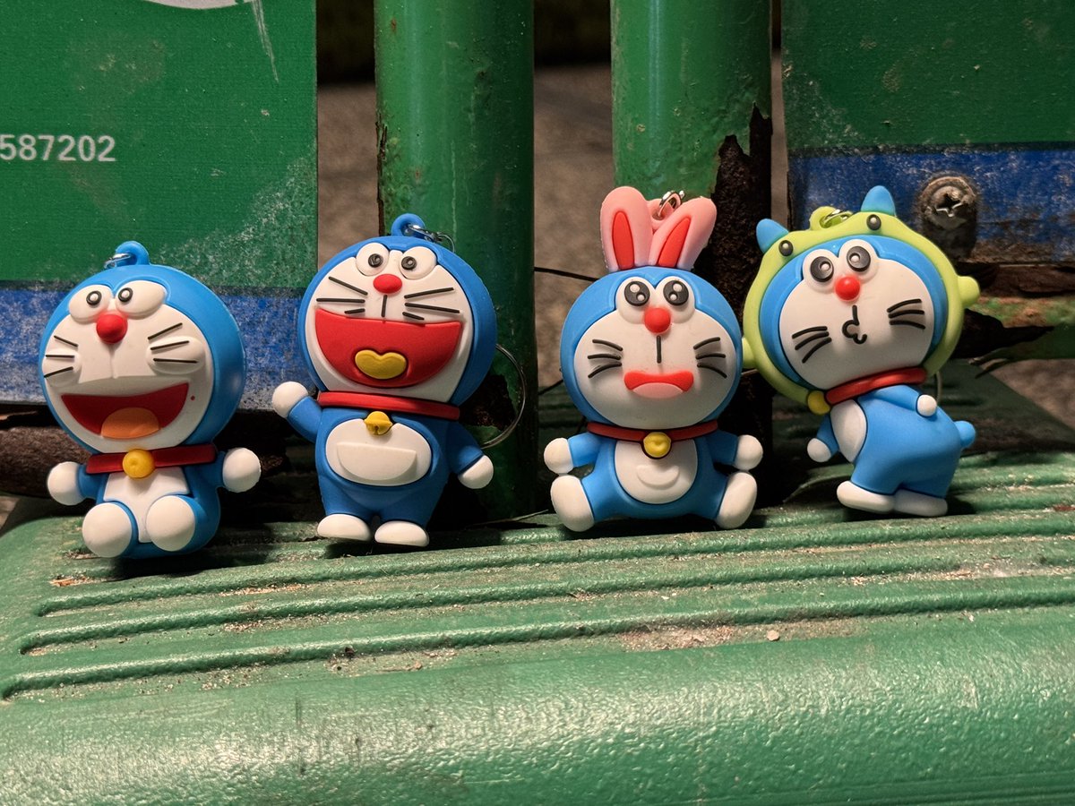 moja_sofvi's tweet photo. 台湾夜市でお迎えしたキーホルダーたち
こんな珍品に出会えると海外に来た甲斐があったなぁと感じます🤣 https://t.co/uTQe44P6VV