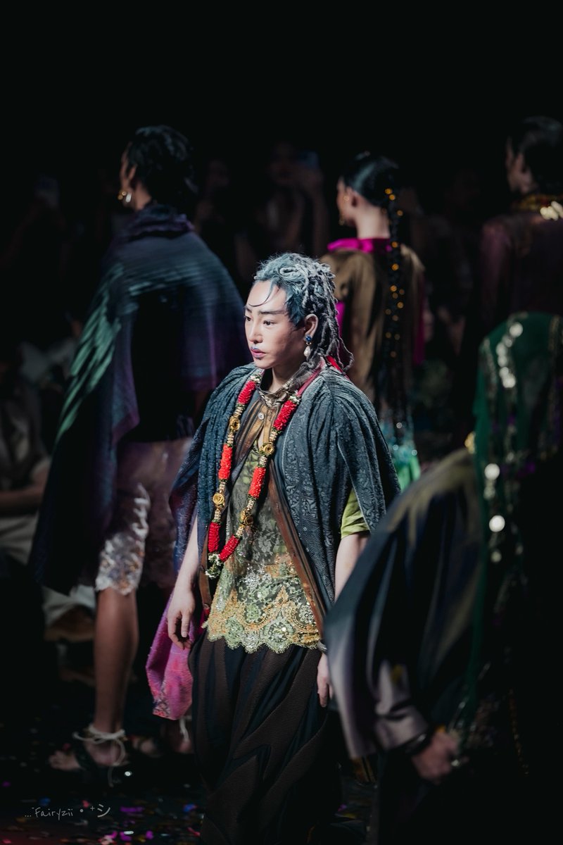 Fairyziiipalit's tweet photo. Amoung us ,,
💯🔥

PECK BIFW26 SIAM PARAGON
#SiamParagonBIFW2026xPeck
#PeckPaLitChoke
#เป๊กผลิตโชค @peckpalit 
#NAGARA #BIFW2026 
#fairyxpeckpalit #palitgallery https://t.co/HpAcDR15pr