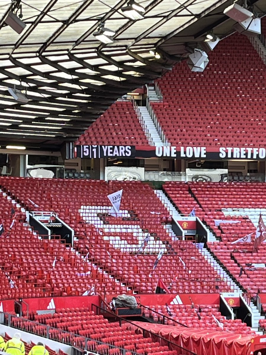 samuelluckhurst's tweet photo. The ticker banner back on the Stretford End after 15 years #mufc https://t.co/xM2gMhefTi