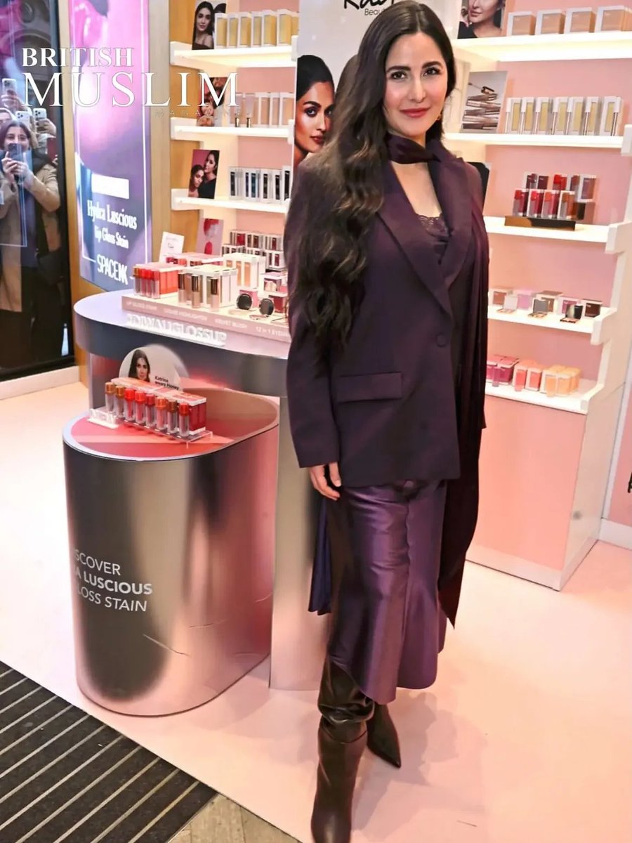 KatrinaKaifCafe's tweet photo. #KatrinaKaif attending a Space NK masterclass to celebrate the brand’s first anniversary in the UK https://t.co/lmC2akhkbG