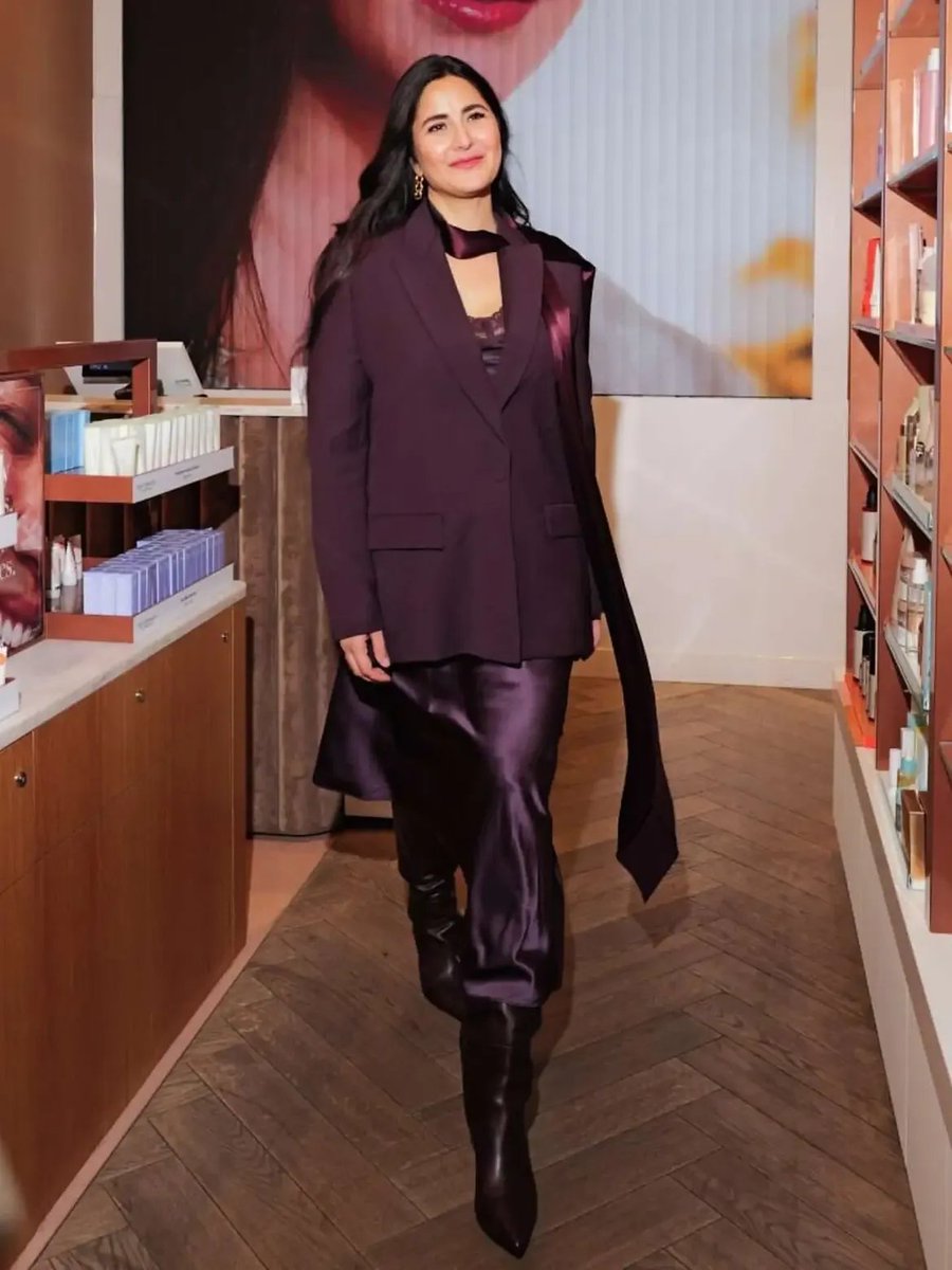 KatrinaKaifCafe's tweet photo. #KatrinaKaif attending a Space NK masterclass to celebrate the brand’s first anniversary in the UK https://t.co/lmC2akhkbG