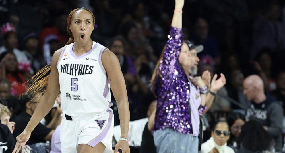 ThompsonScribe's tweet photo. The vaunted Valkyries and the defense that took this moment.

https://t.co/zQbgJMM9sb https://t.co/PFBk8TfB0z