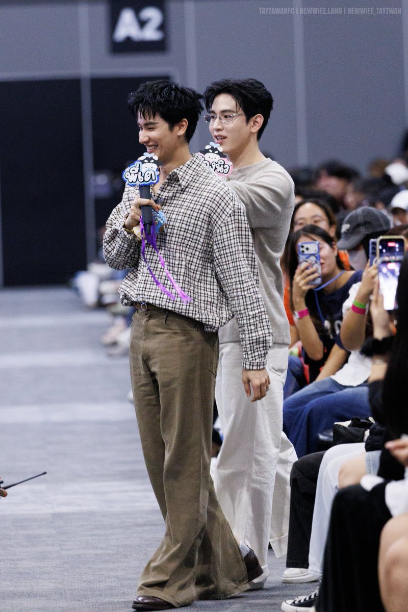 newwieeland_FC's tweet photo. ครอบครัวหมีวาฬของทุกคน 
☺️🩷💙✨️

TAYNEWSAN HAPPY FAMILY
#GMMTVFANIVAL2026HappyFamilyxTN
#Tawan_V #Newwiee #POLCASAN #TayNew #เตนิว https://t.co/kLcdpeyk5D