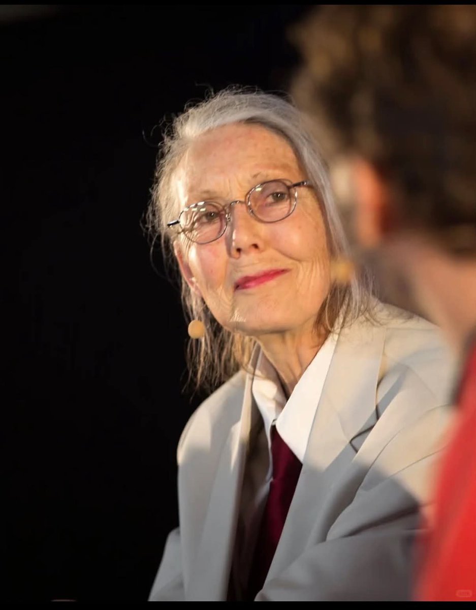 Shinobi_Jazz's tweet photo. 诺奖文学得主加拿大女作家、诗人兼古典文学学者安妮·卡森（Anne Carson），实在优雅，法拉利老了也是法拉利 https://t.co/aEjZRMzi4t