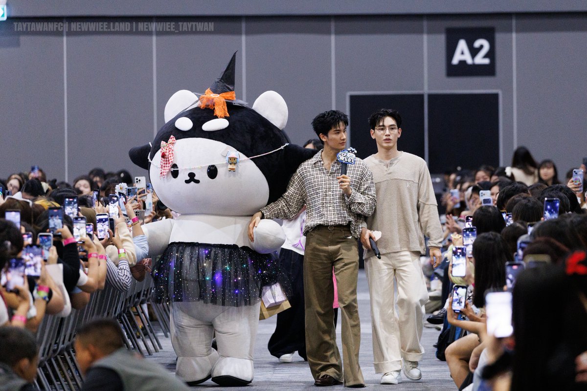 newwieeland_FC's tweet photo. ครอบครัวหมีวาฬของทุกคน 
☺️🩷💙✨️

TAYNEWSAN HAPPY FAMILY
#GMMTVFANIVAL2026HappyFamilyxTN
#Tawan_V #Newwiee #POLCASAN #TayNew #เตนิว https://t.co/kLcdpeyk5D