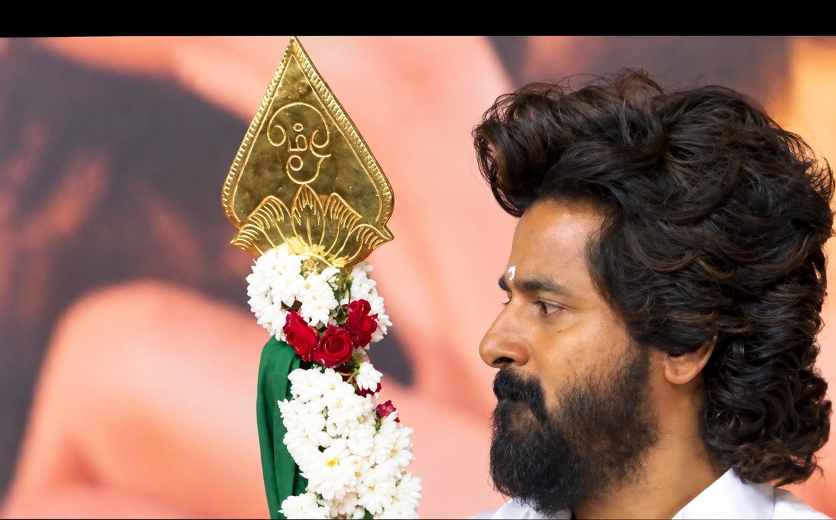 vimalraj9524's tweet photo. A look filled with devotion and pride. ❤️‍🔥🙏

#Sivakarthikeyan #Seyon
#Sk27 https://t.co/swilkTZ3Im