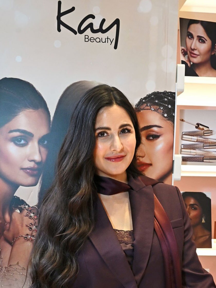 KatrinaKaifCafe's tweet photo. [Close-Ups] #KatrinaKaif at Space NK yesterday https://t.co/C9eGdrAYqv