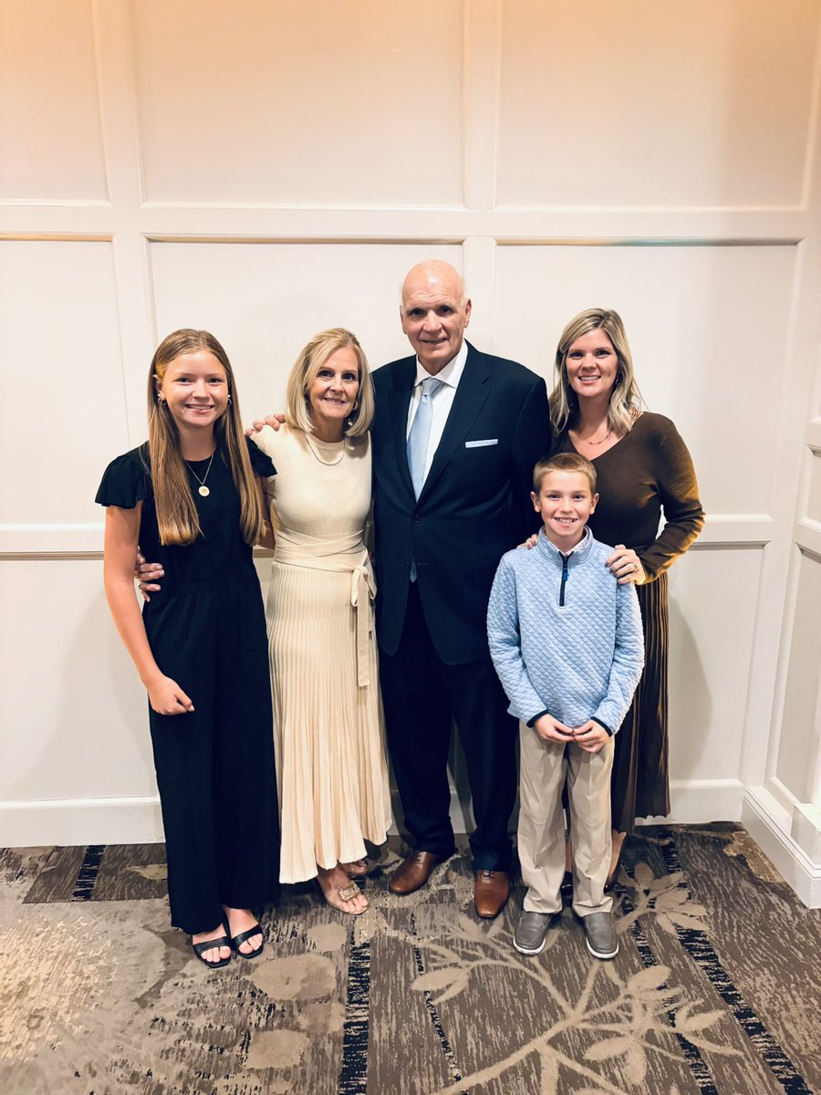 CoachCarideoWU's tweet photo. What an amazing night at @WidenerSports HOF celebrating the induction of two former @WidenerMBB greats! Congrats to @PhilMartelli and Lou DeRogatis for your induction! Thank you both for your contributions to @WidenerUniv and the basketball program!! 🏀💪❤️ https://t.co/jsrIlikc0r