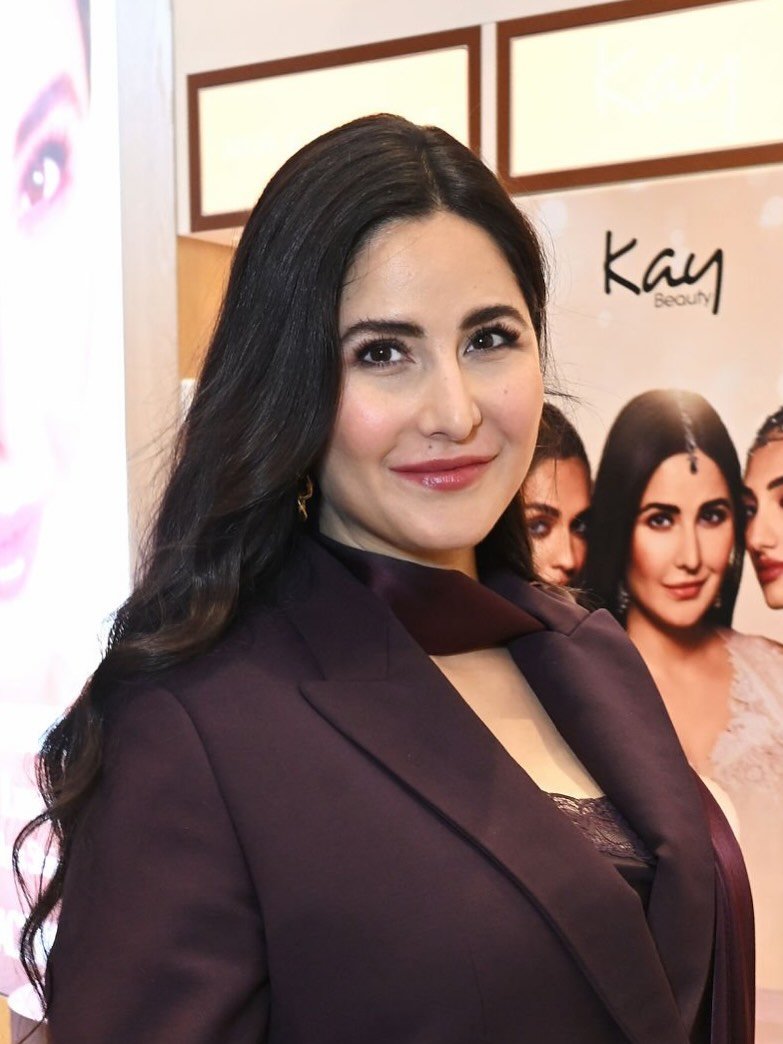 KatrinaKaifCafe's tweet photo. [Close-Ups] #KatrinaKaif at Space NK yesterday https://t.co/C9eGdrAYqv