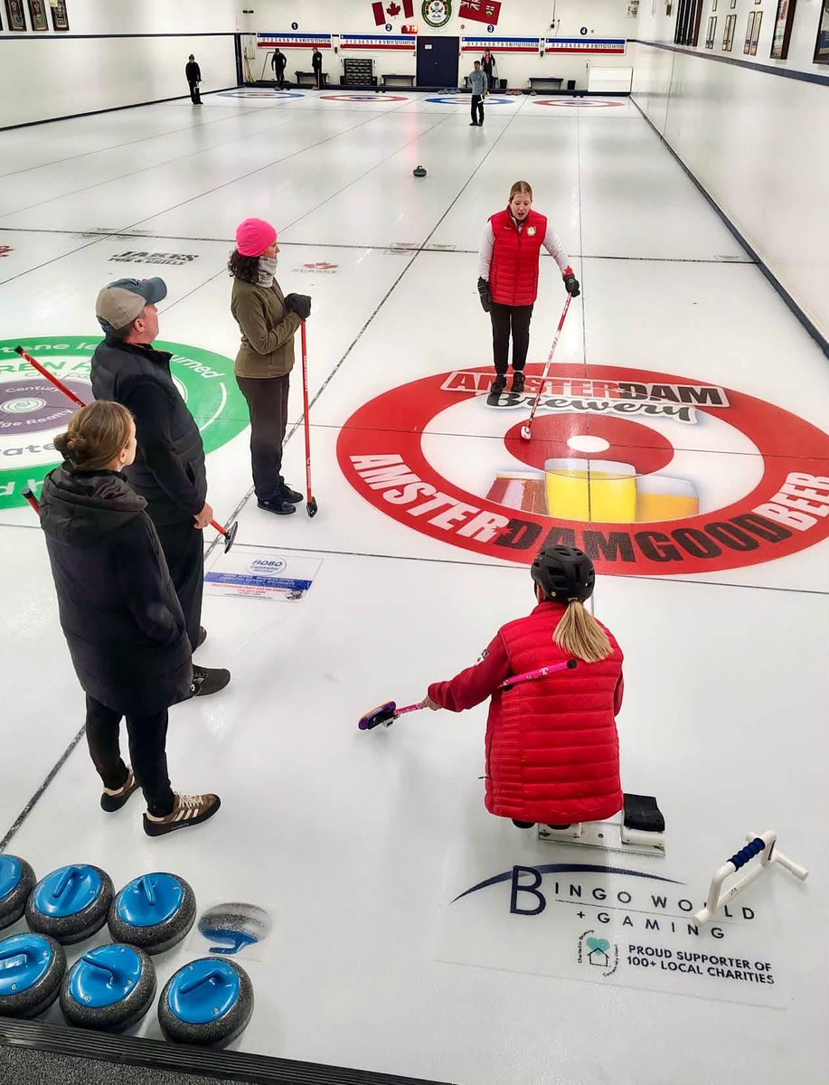 torontocurling's tweet photo. This week @unionvillecurl hosted some “Learn to Curl Faster” sessions. These were for new curlers who wanted to join a league right away and not wait for UCC’s fall or winter Learn to Curls.

They’re starting in the mixed league soon! ✌️🥌

#curling #GTArocks https://t.co/tCenjzZJo9