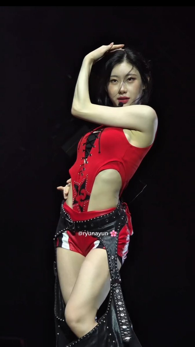 _imthemafia's tweet photo. master of pose ❤

#CHAERYEONG #ITZY https://t.co/aUDAGL9bjO