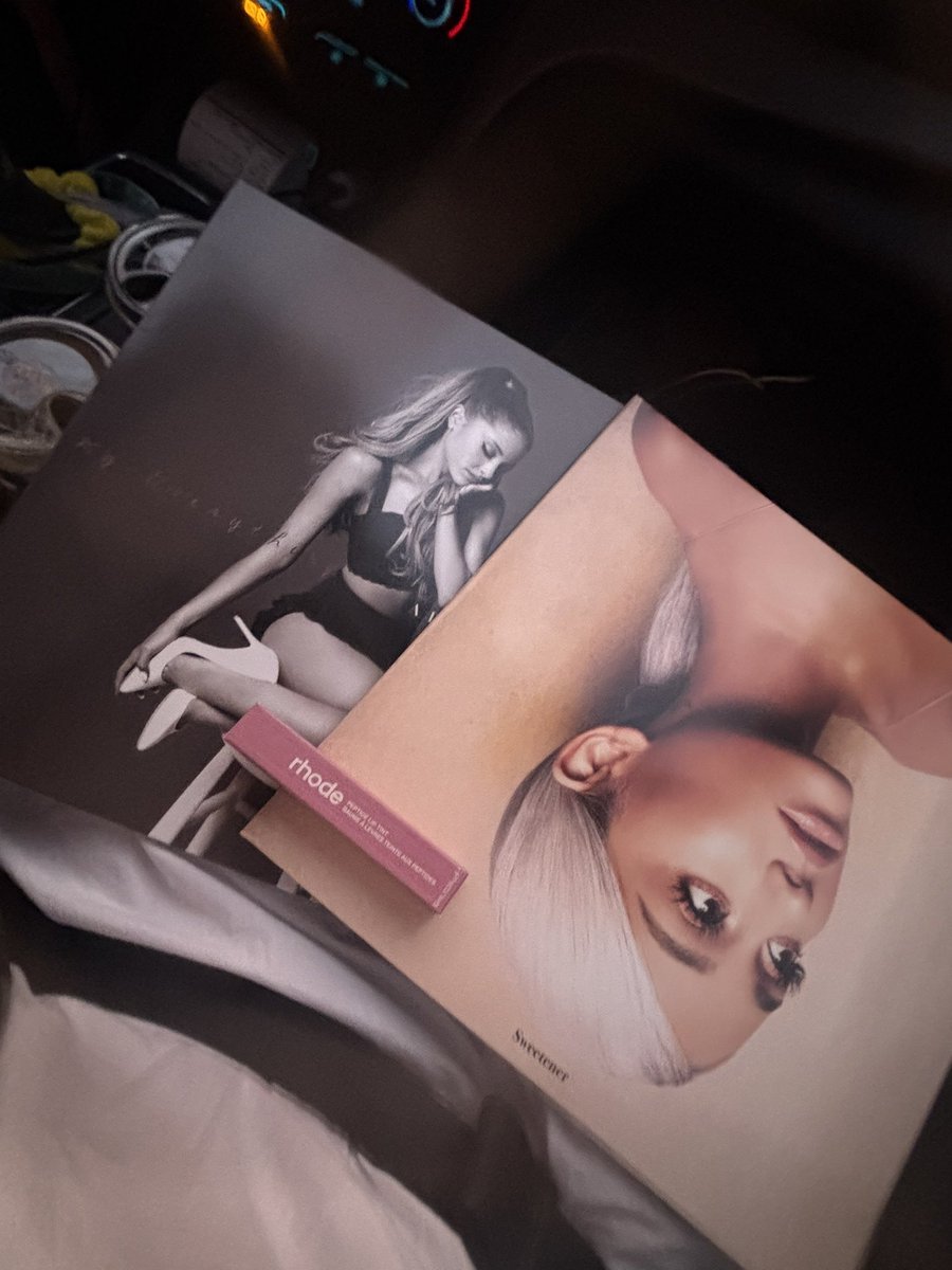 moonIi6htbae's tweet photo. yesterday w/ my baby☕️💿💿💫❣️ https://t.co/A7o0B2ivME