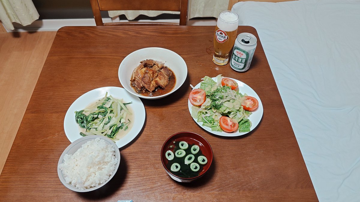 AlbertHatsuda's tweet photo. 今夜は広東、福建、台湾、マレーシア、シンガポールで食べられている客家(ハッカ)料理の一つ　梅菜扣肉(メイツァイコウロウ)を夕ご飯に作りました👨‍🍳
豚バラ肉と乾燥させたカラシナの葉　梅菜(メイツァイ)を使った料理で、濃いめの味がビールと合って美味しいです😋
#客家料理 #梅菜扣肉 https://t.co/xEEbyww3Ka