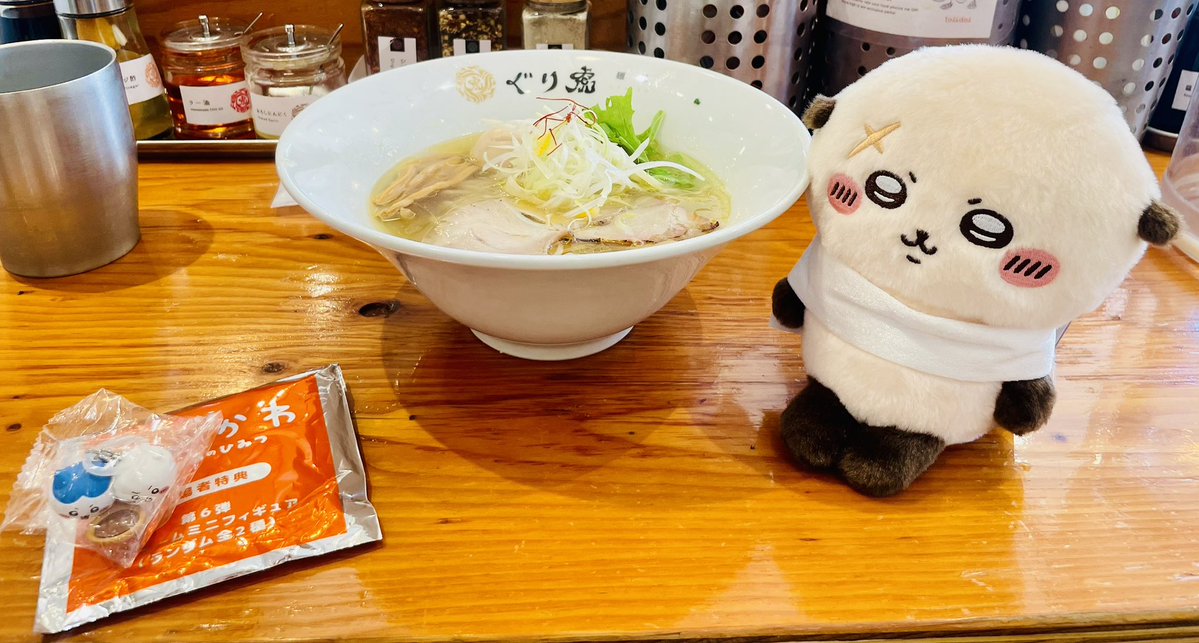yuukikomug's tweet photo. 無事にちいかわの特典頂けました🩷
どのコたちが来ても嬉しい☺️
せんせいverも欲しいな〜 https://t.co/GkgdOd291I