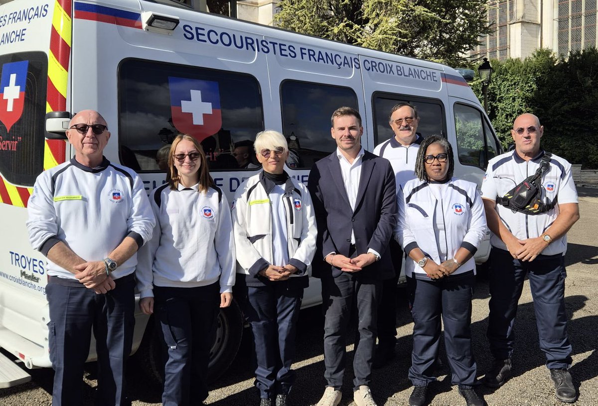 jordan_guitton's tweet photo. 📍 À Chavanges pour la 44e foire aux oignons ! 🧅

Occasion de valoriser nos producteurs, jeunes agriculteurs et associations locales, devant des milliers de visiteurs.

Merci aux bénévoles et à la municipalité pour l’organisation !

#Aube #Chavanges https://t.co/fBSybQYtdn