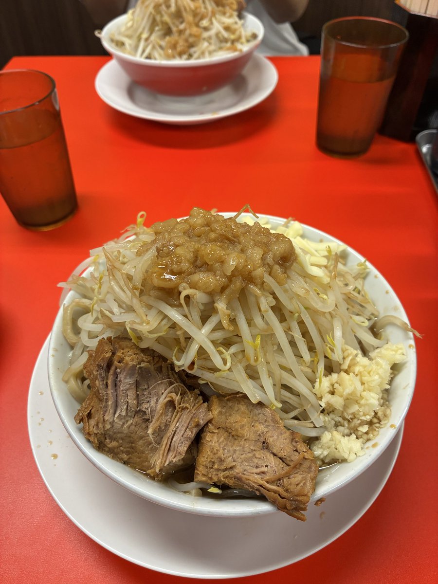 yamadaMichael24's tweet photo. 本日のラーメン🍜
マシマシカーニバル
初めて行ったけど美味かった！ https://t.co/Qr9RhYyqVM