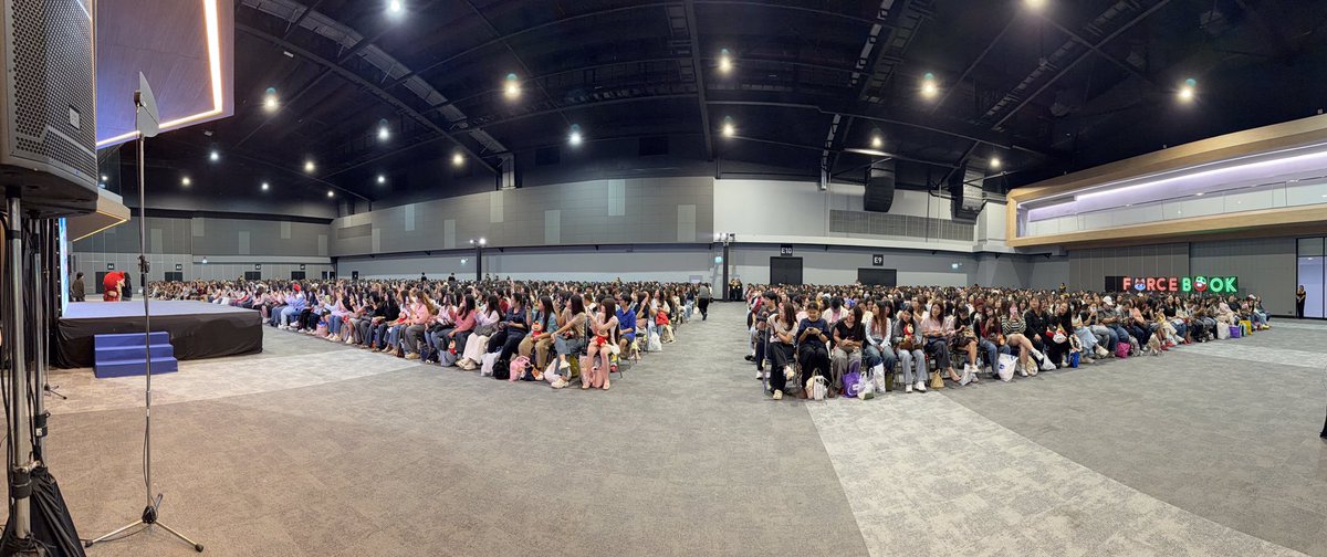 forceofficial_'s tweet photo. Happy Family 🦊🍅✨

FORCEBOOK MAFOX FAM TIME
#GMMTVFANIVAL2026HappyFamilyxFB https://t.co/qEwrH9k5wO