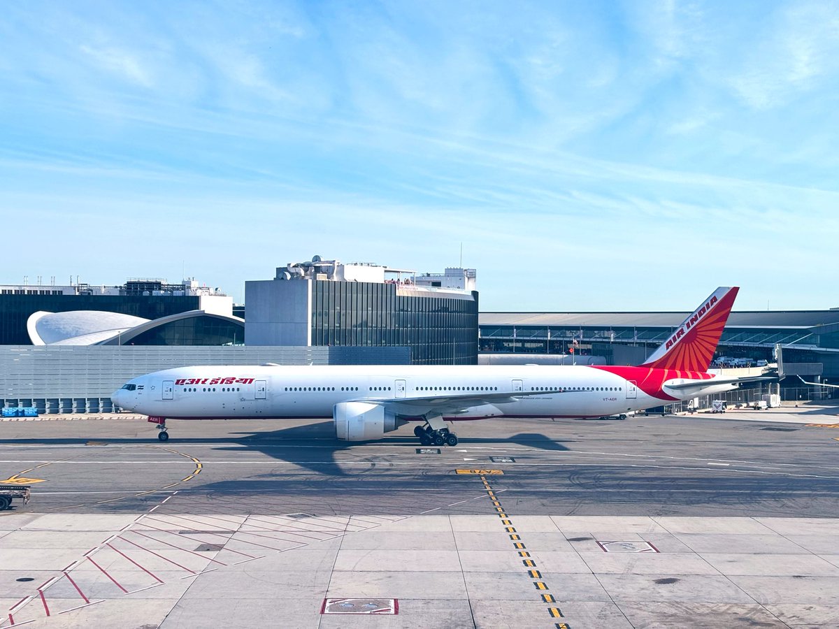 DealsDhamaka's tweet photo. AIR INDIA - 777 - 300 ER 

From AI Lounge, New York ✈️

#Travel https://t.co/uydeNI9sYH