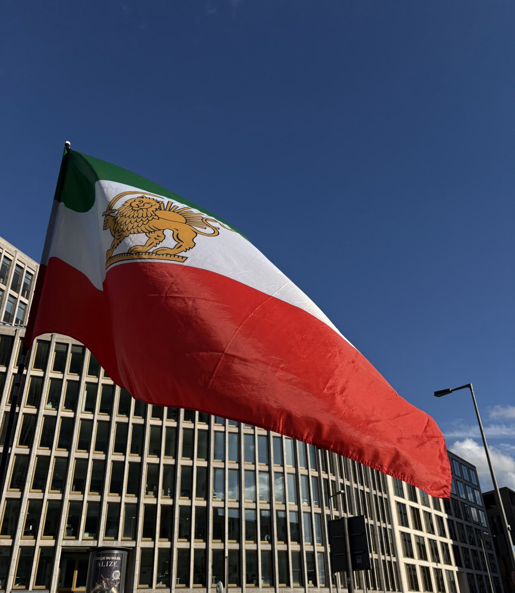 ChrisEhlich's tweet photo. Auch dieses Wochenende gehen wir wieder mit der Iranischen Diaspora auf die Straße, solange der Iran frei ist und der Wunsch erfüllt ist das @PahlaviReza in Iran zurück ist. Wir von der @fdp stehen an der Seite der Freiheit. #JavidShah‌‌‌‌‌ #FreeIran https://t.co/qxXl4ZdMpi