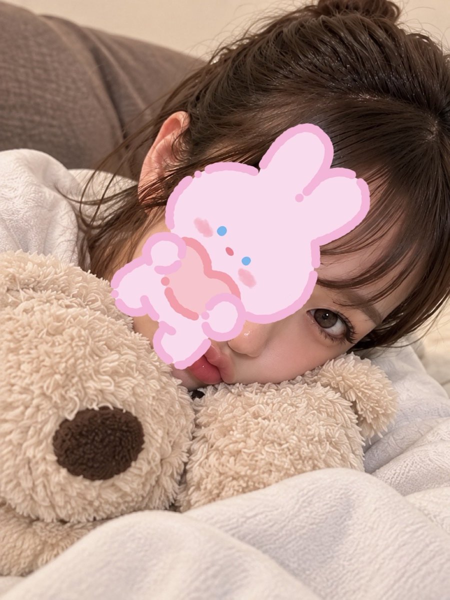miu_joy2's tweet photo. こんばんは🌛

今日も飲んじゃって...もうオネム🥺💦

大丈夫かな...わたし。。

こんな休日過ごしてて...なんか自分で自分の事心配になっちゃう😭 https://t.co/r2ckSMePDa