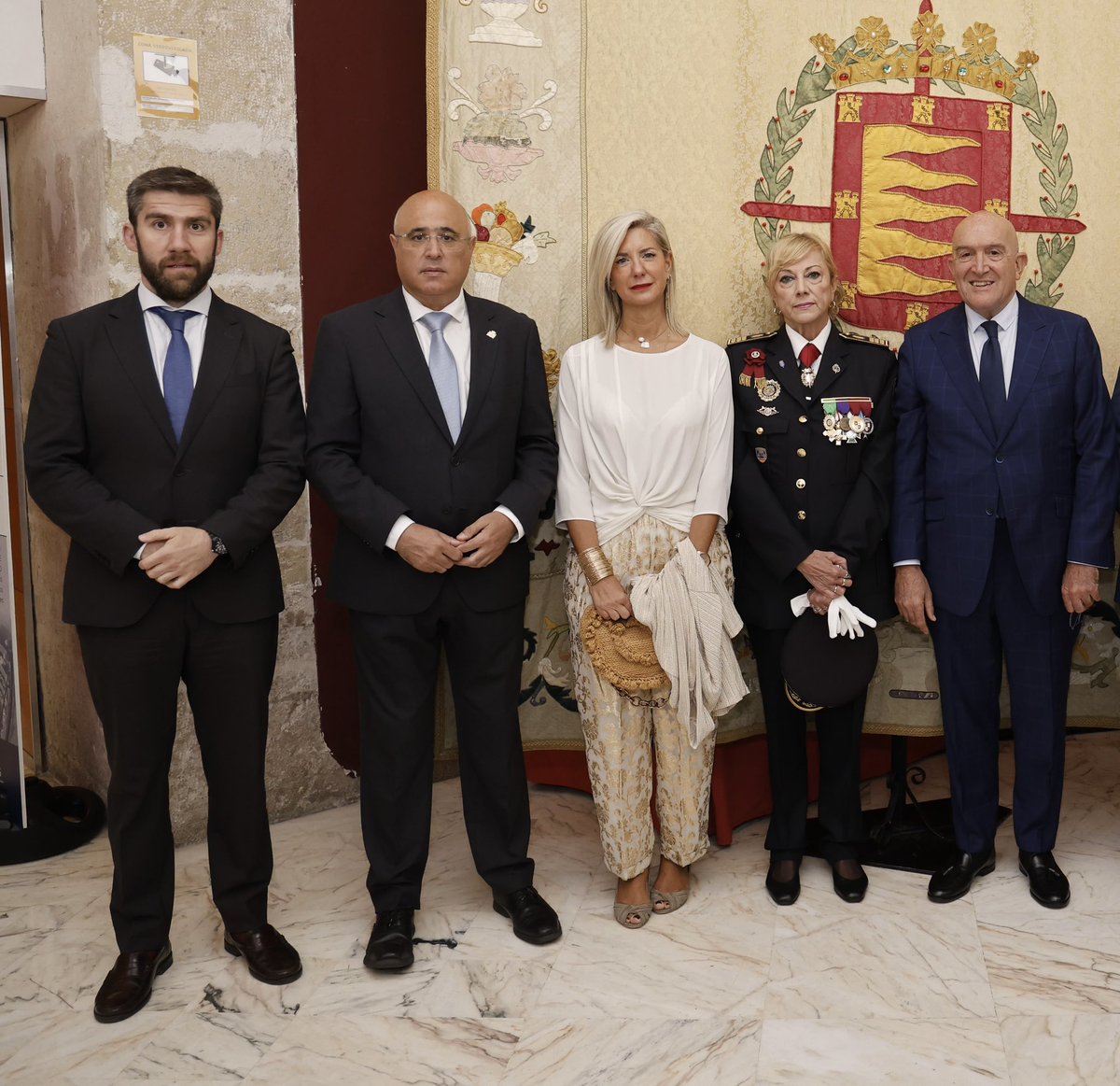 CrusatIreneVOX's tweet photo. Emotivo acto de la @PoliciaMV donde la @IPM_EMMVA ha sido nombrada agente municipal de honor, con Nuestra Sra la Virgen de San Lorenzo, por su participación en los actos de la ciudad.

Agradecida a nuestro Consejero Joaquín Pino por su patrocinio de los productos del acto social. https://t.co/qfJjFCDvUD