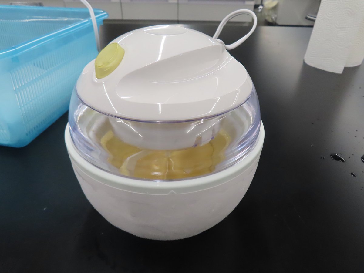 Pachouli0124's tweet photo. 機能食品の研究室にて作ったトルコアイスです。
研究してトルコアイスを再現したようです！
ちなみに美味しかったです！
 #いちか食 https://t.co/uWmcPilB76