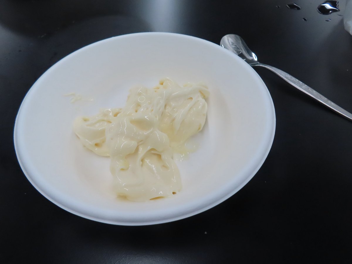 Pachouli0124's tweet photo. 機能食品の研究室にて作ったトルコアイスです。
研究してトルコアイスを再現したようです！
ちなみに美味しかったです！
 #いちか食 https://t.co/uWmcPilB76