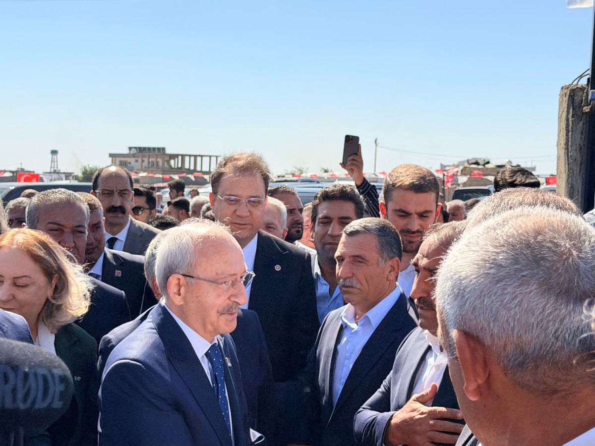inanakgunalp's tweet photo. Genel Başkanımız Sayın Kemal KILIÇDAROĞLU’un Şırnak ziyaretine eşlik ettik.

Pınarbaşı köyümüzde bölge halkıyla ve köylülerimizle yer sofrasını paylaştık.

Cizre Ticaret Odası ziyaretimizde  Şırnak ve Bölge ticareti hakkında bilgi aldık. 

Medresa Sor’u ile Melaye Ciziri ve Hz. Nuh’un kabirlerini ziyaret ettik. 

Bölge halkına Sayın Genel başkanımıza gösterdiği ilgi ve misafirperverlik için sonsuz teşekkür ederiz.