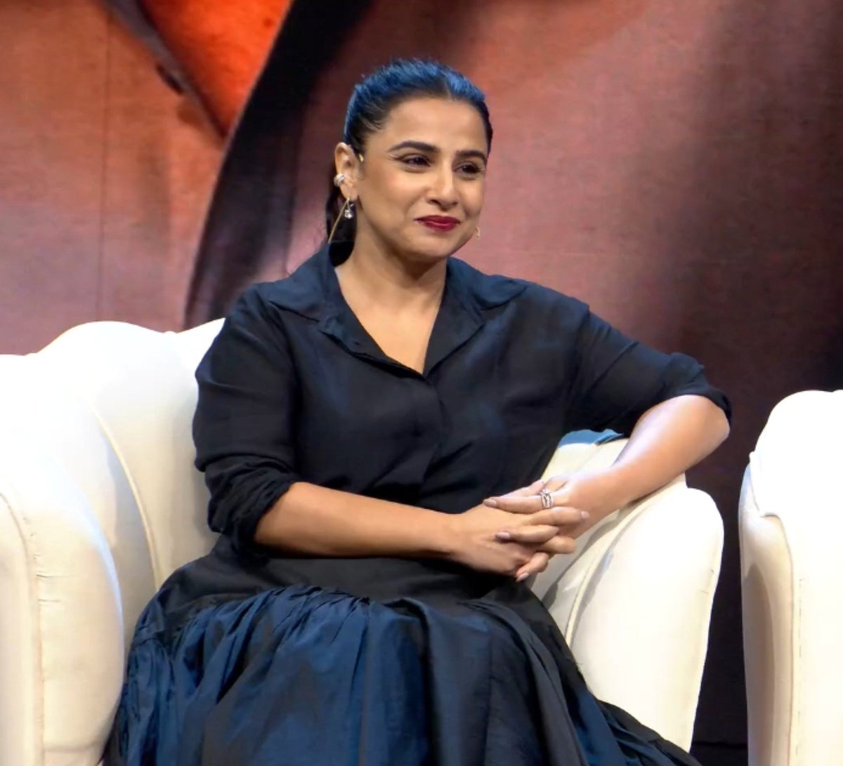 Temptation_core's tweet photo. Vidya Balan with her cute Brahmin slang Tamil in Jailer 2 event 🤣😍

Iva Iyer maami ah? Theriyama poche 🤭👀 https://t.co/ftmatmQqBj