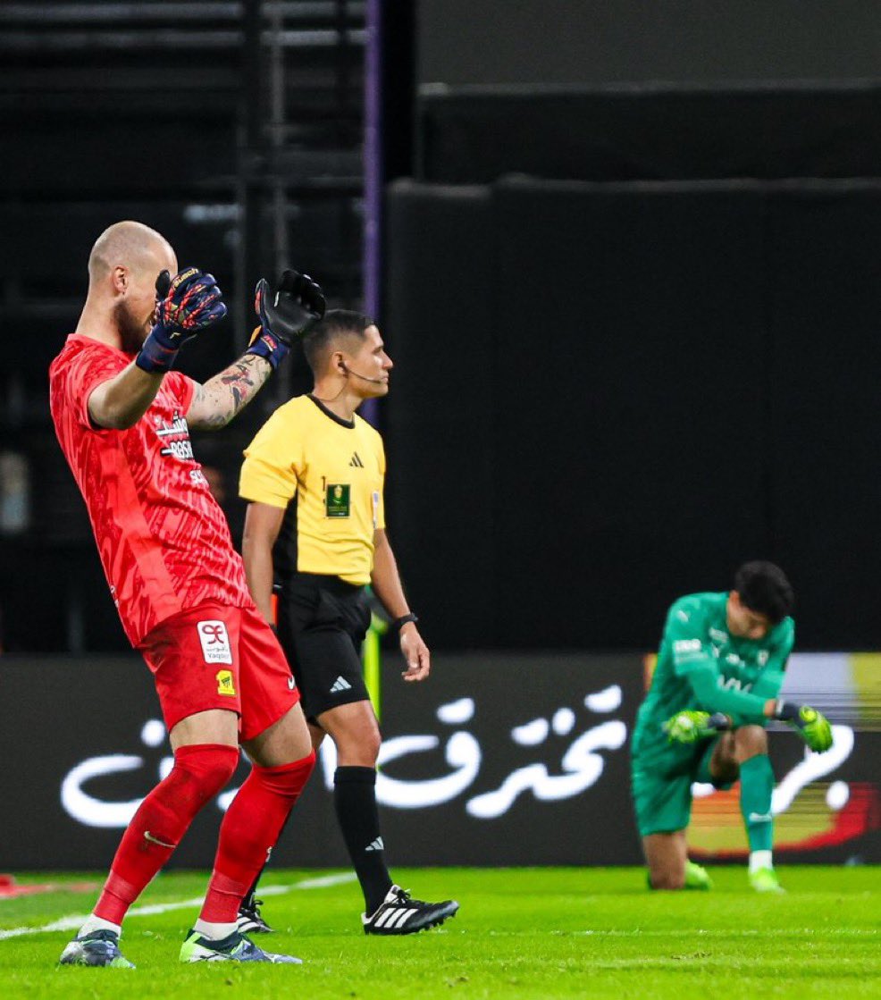IttiMania's tweet photo. 🚨🟡 في مواجهة الكلاسيكو بين #الاتحاد والهلال اليوم. 

• تم الغاء رحلة طيران الكورفا قولد من جدة إلى الرياض. 

• تم تكليف طاقم تحكيم محلي بدلا عن الاجنبي. 

• تكليف المعلق فهد العتيبي بدلا عن المعلق فارس عوض. https://t.co/RQg4qdgoTv
