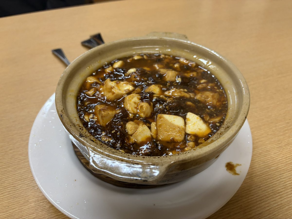 Pachouli0124's tweet photo. 10月10日の夕飯
「香港家庭料理 戴記(たいき)」さんの麻婆豆腐、チャーハン、杏仁豆腐、サービスのアイスコーヒー
10月18日に閉店が決まってしまいました！安くて多くて美味しいお気に入りの店だったのに...何故か気に入る店が閉店になっていく...
 #いちか食 https://t.co/8D58jKY3vW