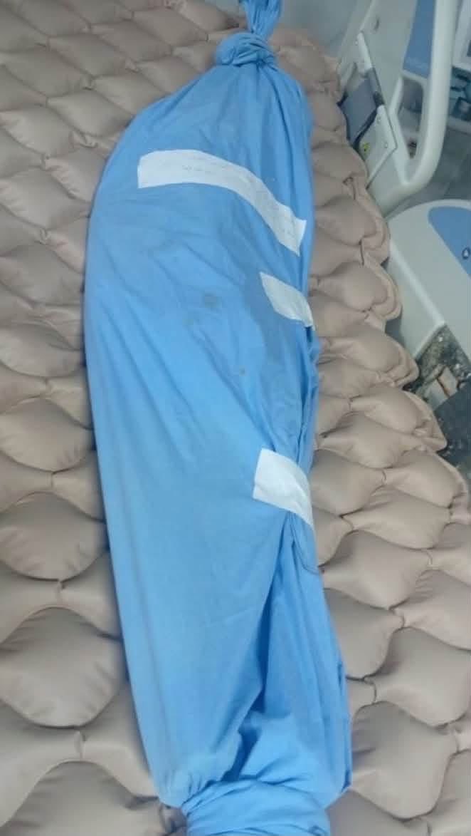 MauricioLapchik's tweet photo. ילדה בת 8.

קראו לה שהד עבד א-רזאק א-נג’אר, והיא נהרגה היום בתקיפת הצבא הישראלי באזור רימאל בעזה.

אין הפסקת אש. יש רק אש, אש ואש, וחפים מפשע שממשיכים להיהרג.

ההשמדה נמשכת. https://t.co/V2MrJS52j8