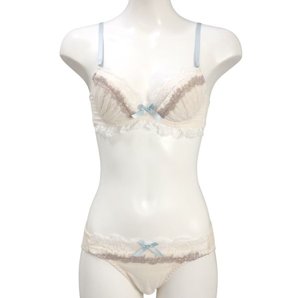 koharulingerie's tweet photo. 【COCO Linge】ソフトリーラメシフォン ブラショーツセット #ad

淡くきらめくオーロラストライプのシフォンを、小花レースのフリルでふちどった一着🌷
シャンパンのやわらかな光沢は、他ではなかなか出会えない上品な色合いです🥂

https://t.co/AzkC7FOmKO https://t.co/bbPpOqC5xQ