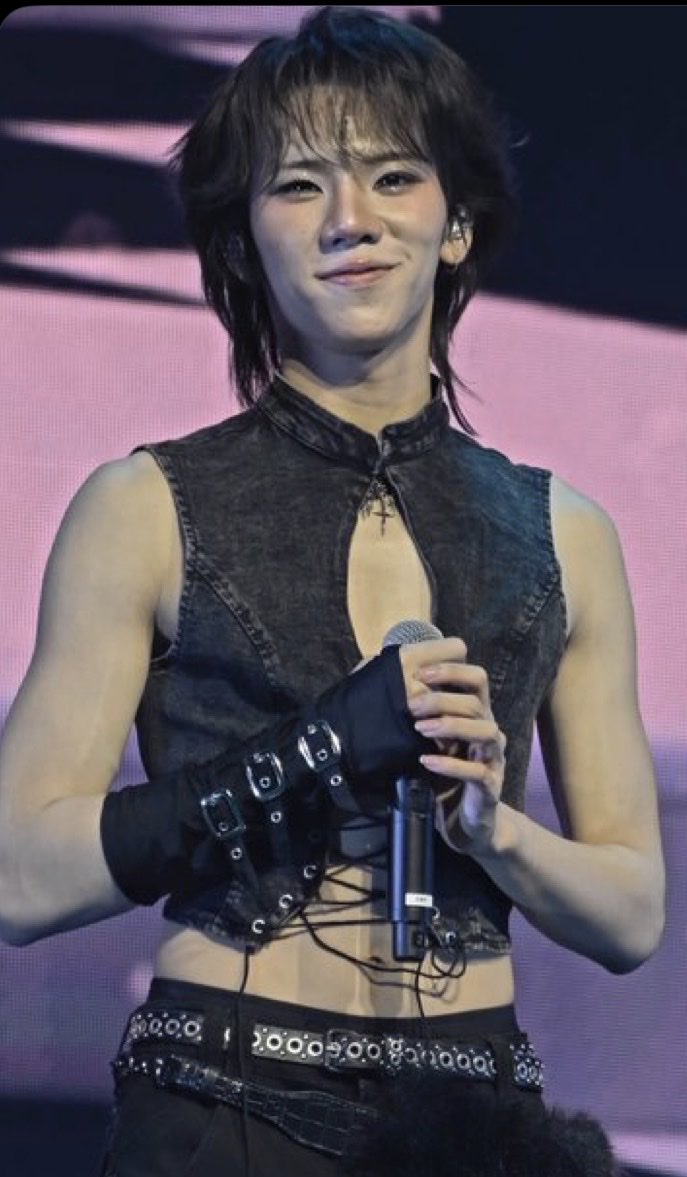 cutiesmdh's tweet photo. วันนี้แก๊งเสาหลักสะโพกชุดชีมีเชือก ๆ ตรงกลางหมด ชุดคนสวยปะ https://t.co/j4oEEY839A