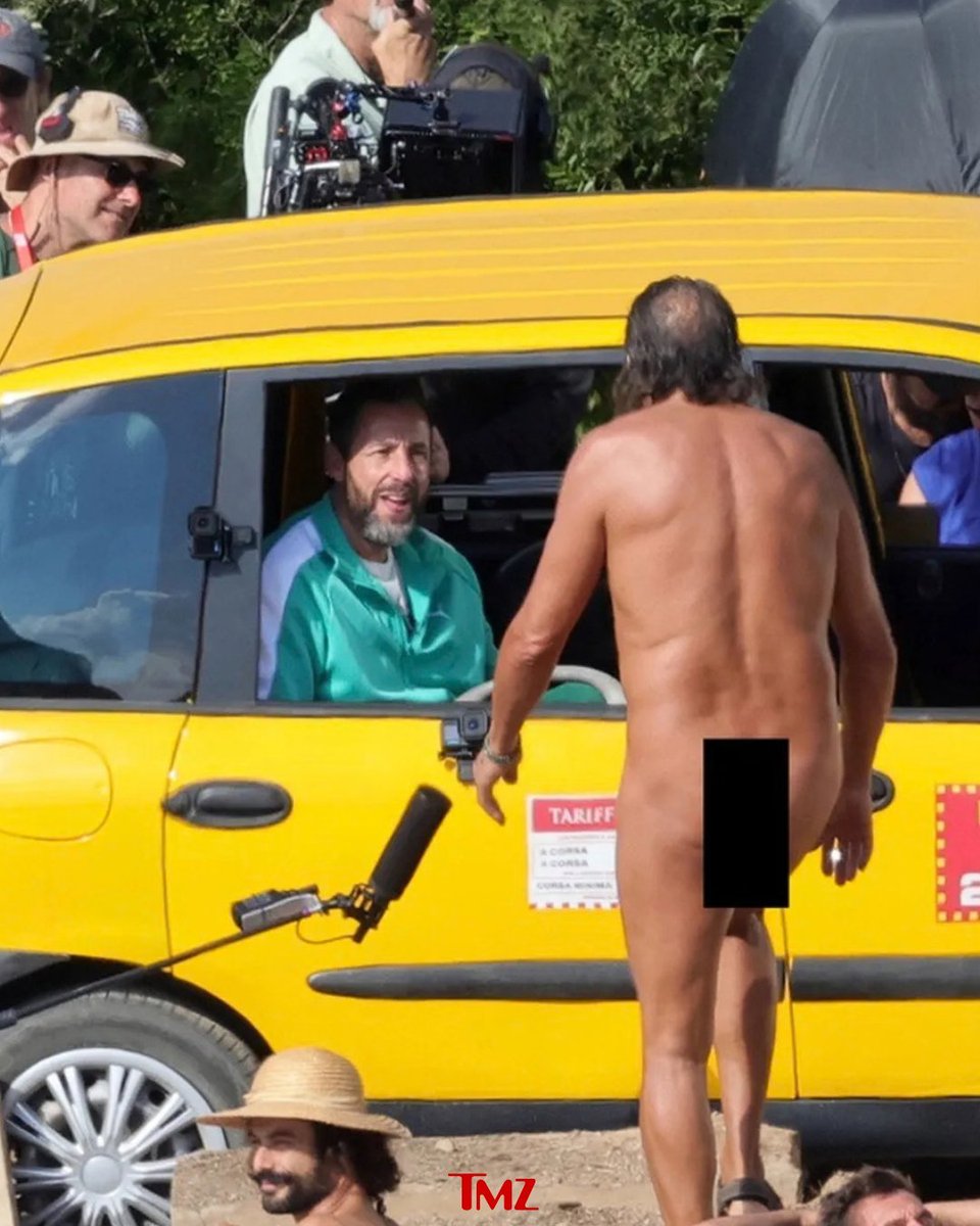 COTM_2's tweet photo. Adam Sandler se fue a grabar a una playa nudista para Grown Ups 3 (Son como niños). https://t.co/pA0OWvjJ2S
