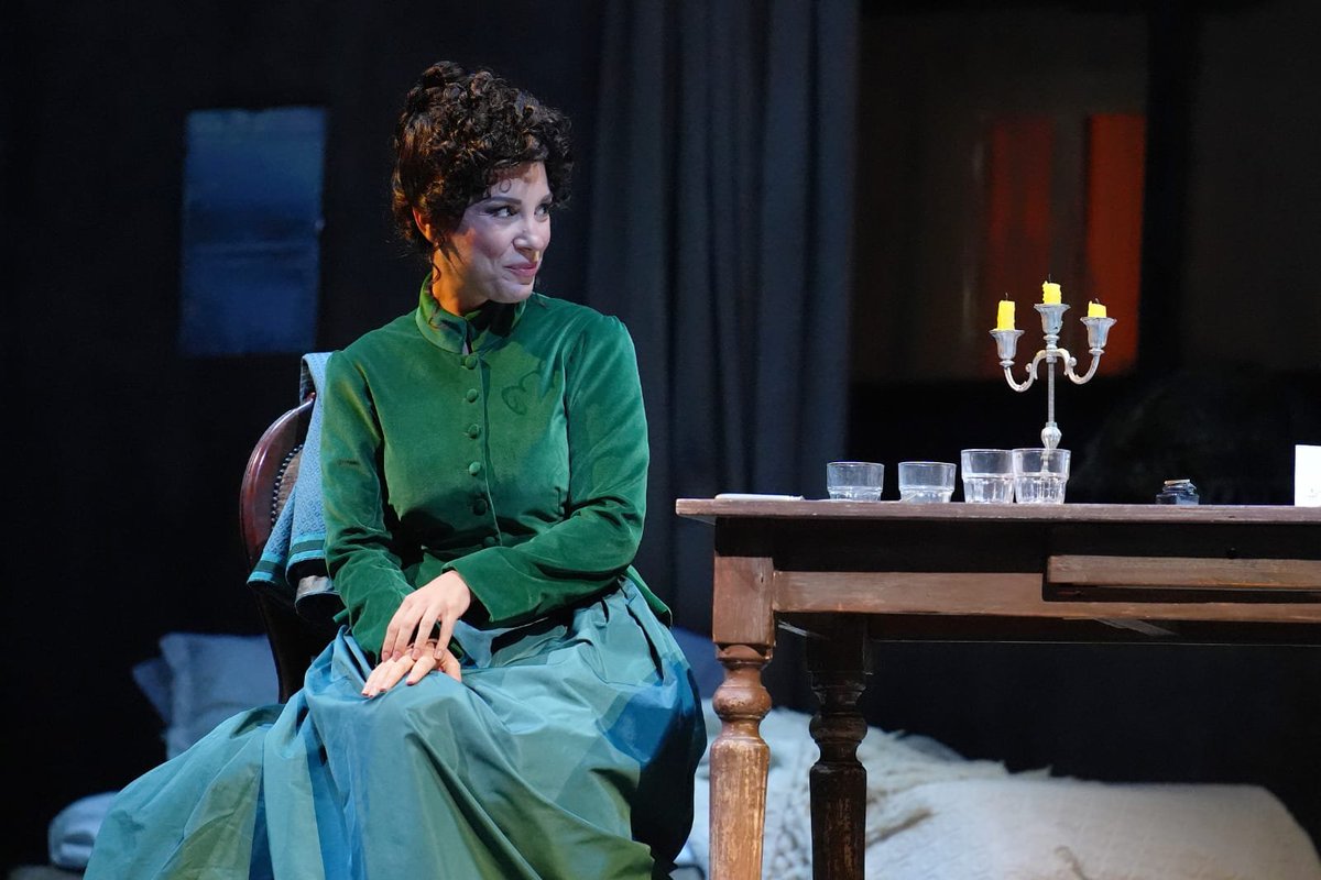 OperaLibera's tweet photo. La Bohème di Giacomo Puccini nello spettacolo creato da Leo Nucci torna sul palcoscenico del Municipale di Piacenza, nuovamente accolta con un grande consenso. Star della serata sono una straordinaria Claudia Pavone e uno smagliante Vincenzo Milletarì.

https://t.co/EuQKZrOh3j https://t.co/ra5g7vxSee