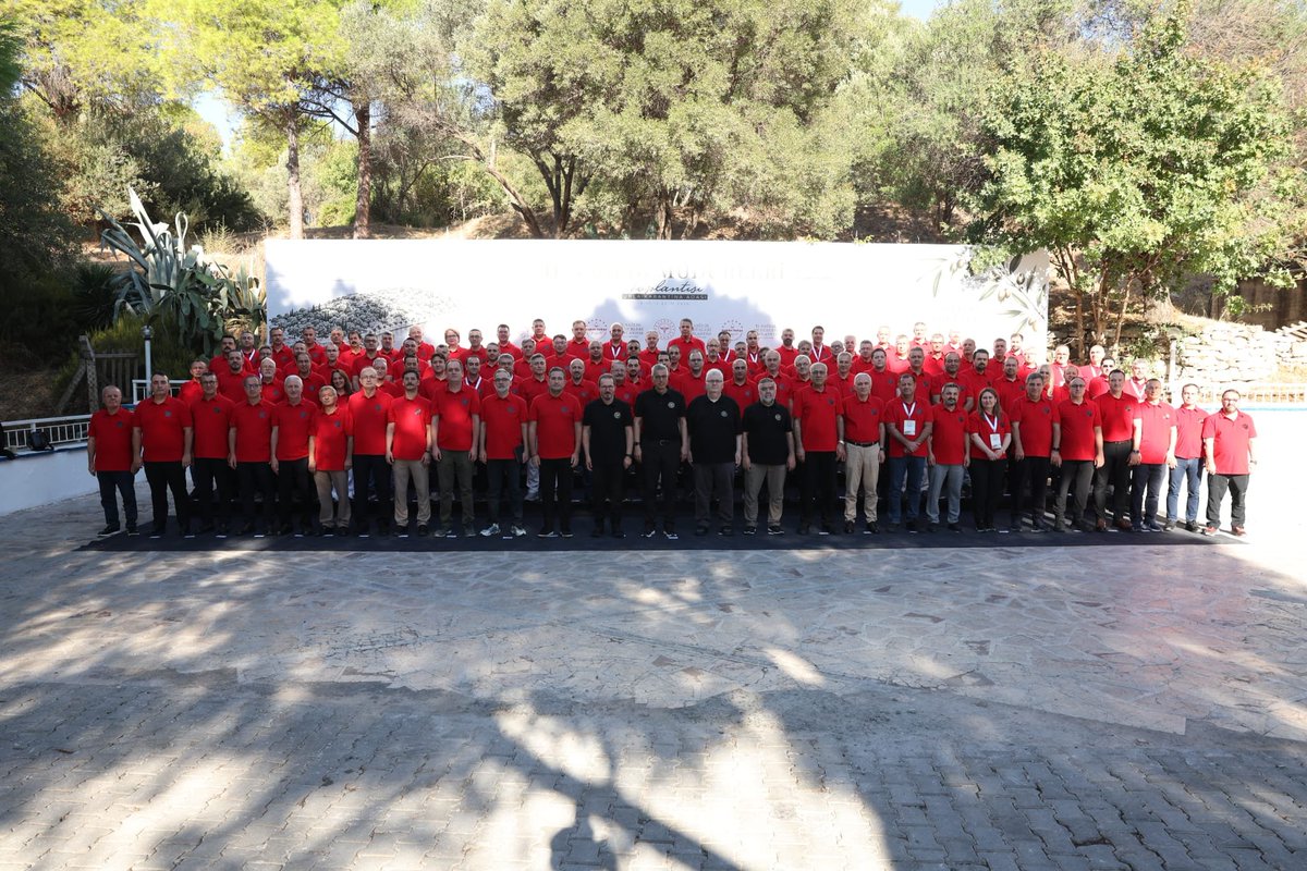Trabzonilsaglik's tweet photo. Sağl��k Bakanımız Sayın Prof. Dr. Kemal Memişoğlu'nun başkanlığında, bakanlık yönetim kadrosu ve 81 il sağlık müdürünün katılımıyla gerçekleştirilen İl Sağlık Müdürleri İstişare ve Değerlendirme Toplantısı, İzmir'in tarihi ve simge mekanlarından Urla Karantina Adası'nda yapıldı. https://t.co/UGJB0OqY8q