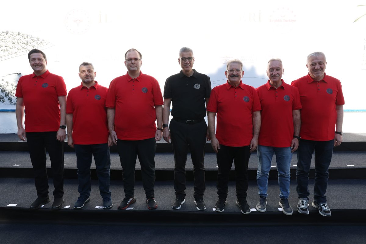 Trabzonilsaglik's tweet photo. Sağl��k Bakanımız Sayın Prof. Dr. Kemal Memişoğlu'nun başkanlığında, bakanlık yönetim kadrosu ve 81 il sağlık müdürünün katılımıyla gerçekleştirilen İl Sağlık Müdürleri İstişare ve Değerlendirme Toplantısı, İzmir'in tarihi ve simge mekanlarından Urla Karantina Adası'nda yapıldı. https://t.co/UGJB0OqY8q