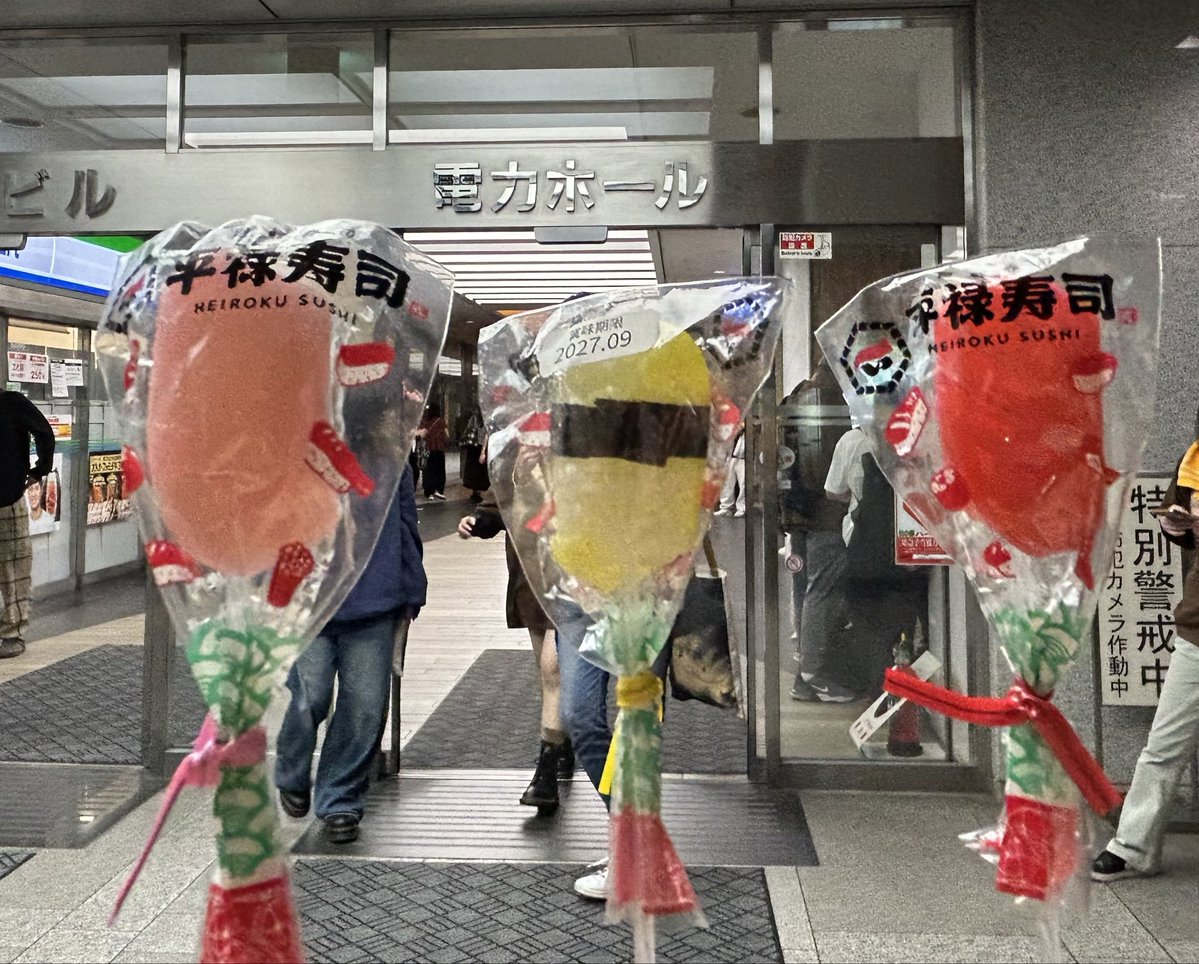 yurinxleo_'s tweet photo. 家入レオ 𝘛𝘰𝘶𝘳 𝟤𝟢𝟤𝟨 〜𝘓𝘰𝘨:𝟥𝟣〜 ɪɴ 仙台🫛　

「壁にぶつかるのは前に進もうとしてるから」「昨日より一歩前に進んでいれば良い」
今日はいつも以上にレオちゃんの考え方、言葉選びが心の奥までじんわり沁みて涙
すぐ目の前にレオちゃんがいる幸せを噛み締めた遠征だった🫶🏻

#家入レオ_31 https://t.co/YGsSWBXHa7