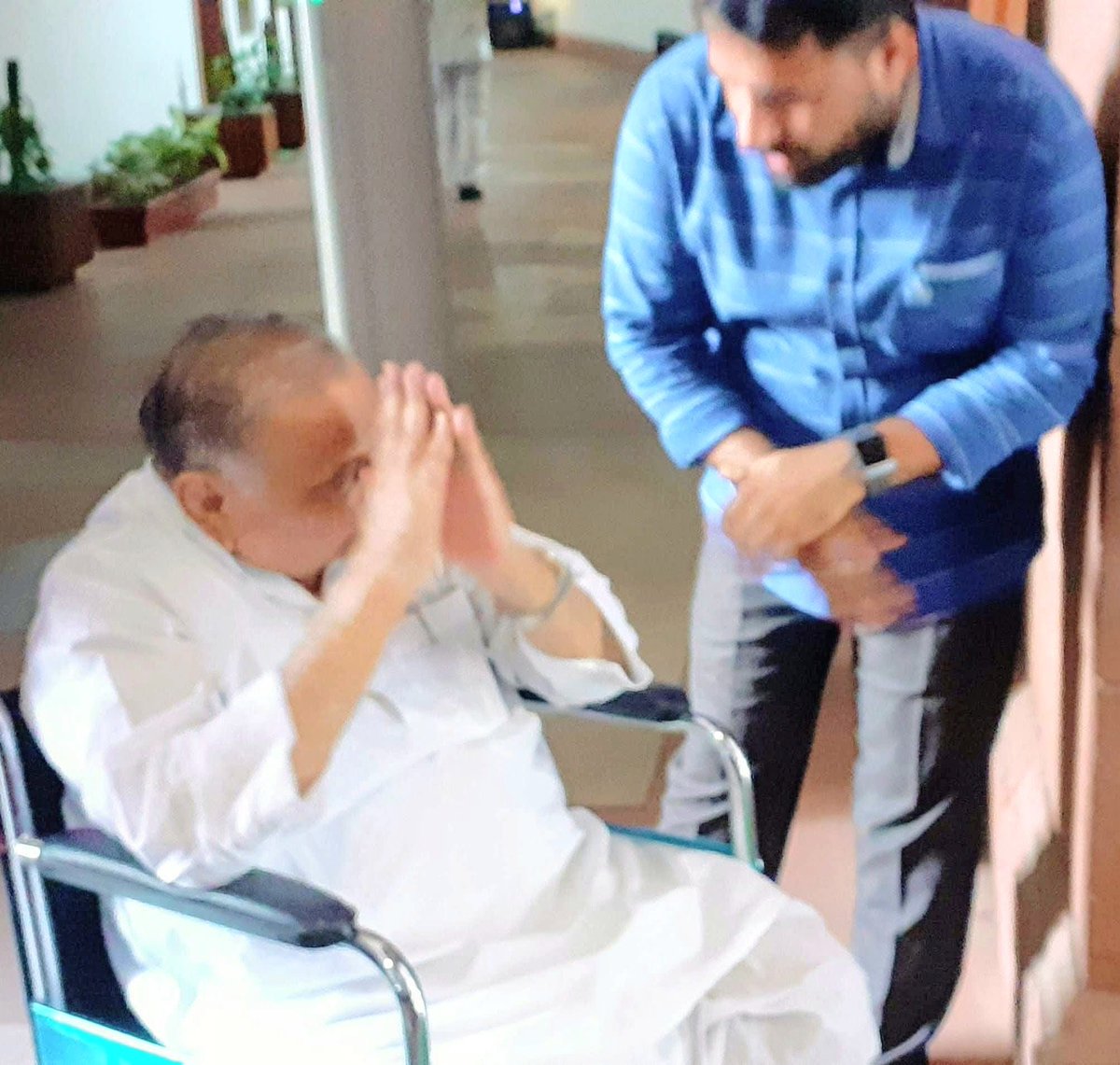 DeepakBhaardwaj's tweet photo. समाजवादी पार्टी के संस्थापक, उत्तर प्रदेश के पूर्व मुख्यमंत्री, पूर्व रक्षा मंत्री, #पद्म_विभूषण स्वर्गीय श्री #मुलायम_सिंह_यादव जी की पुन्य तिथि पर उन्हें विनम्र श्रद्धांजलि 🙏🏻 https://t.co/NAbGEoa74E
