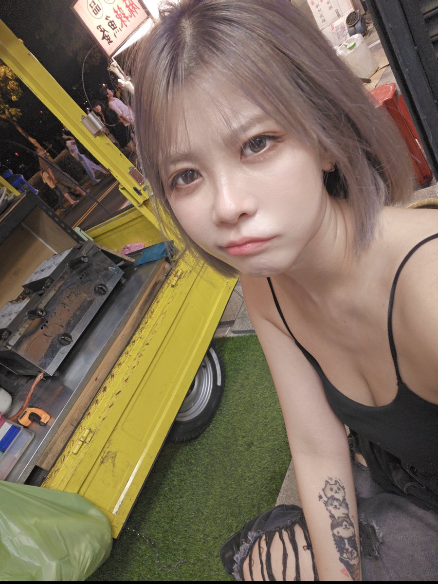 ashin0505's tweet photo. 下班還要打工很辛勞欸 https://t.co/HuBuwTVJ2p