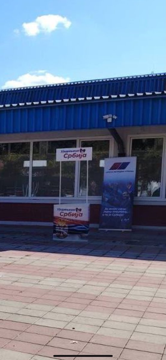 SlavicaPlavsic's tweet photo. ‼️СВИ ЗА КОСТОЛАЦ*

Трибина испред Хале спортова у Костолцу је на време и уредно пријављена полицији још у понедељак.

Сада баш на том месту мафија је поставила штандове.

Отишли смо до полиције и речено нам је да они не могу да ураде ништа поводом тога. Речено нам је да је на нама да одлучимо да ли ћемо померати локацију трибине. *Нећемо померати ништа.*

Наш предлог је био да се њихови штандови који вероватно нису ни пријављени помере са локације где смо ми пријавили нашу трибину.
Њихов одговор на то је био *„Ми немамо право да померамо било кога”*.