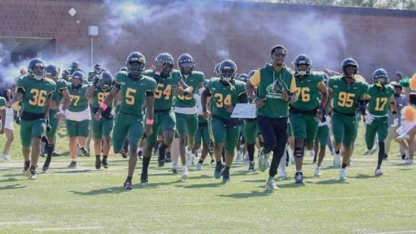 KeganCabbell's tweet photo. I am very exited to be at Kentucky state today for their homecoming game today against miles collage🟢🟡@Steve_Wallace_2 @F_Huggins80 @Big_G3T3R @coachlavonmeeks @EliTibbles @CoachBLangston @Coach_MSanchez @KYSUFB @KYFUTURESTARS @caradine_james @NextLevelPhD @BLawler_9 https://t.co/DLCLpFQ7Wx