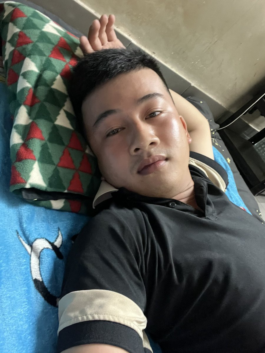 ThiNguyen0209's tweet photo. Xỉn rồi ai cần gì ibox nói thẳng. Long thành https://t.co/NZJwAQuu7d